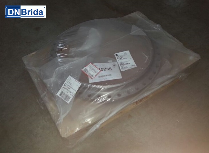 Brida con cuello para soldar (welding neck) ASME/ANSI B16.47 serie B<br>28" (DN700) class 150<br>Material: Acero al carbono A-105, fabricación forjada